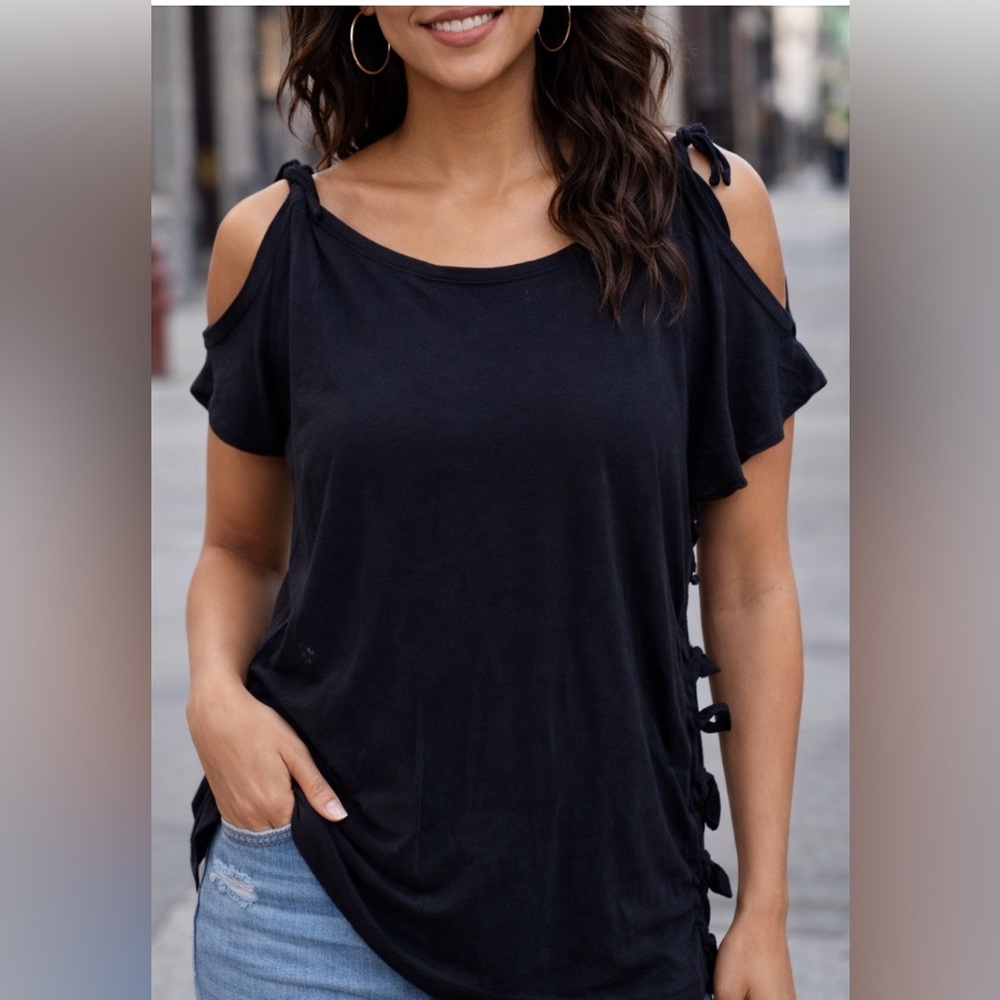 Marc By Marc Jacobs Black Cold Shoulder‎ Tee